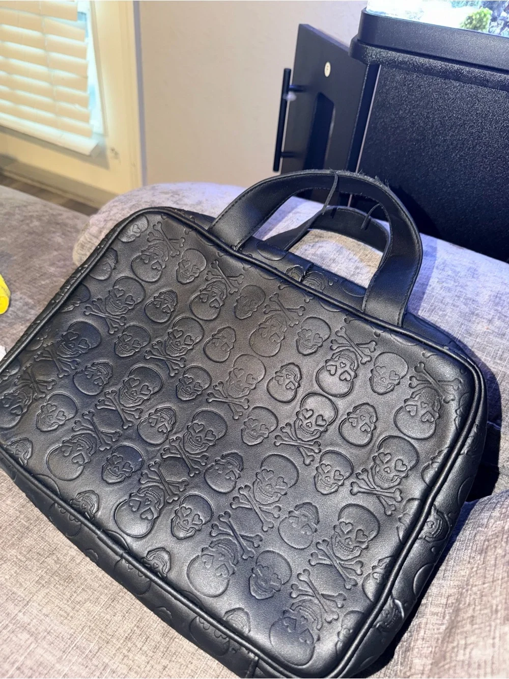 Betsey Johnson Black Skull Cosmetic Makeup Train Case Travel Organizer Bag